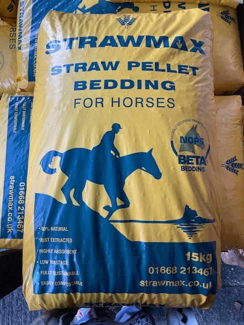 Strawmax Straw Pellet Bedding For Horses 15kg - KG Smith & Son